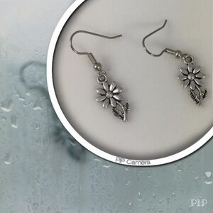 Pewter Daisy Earrings